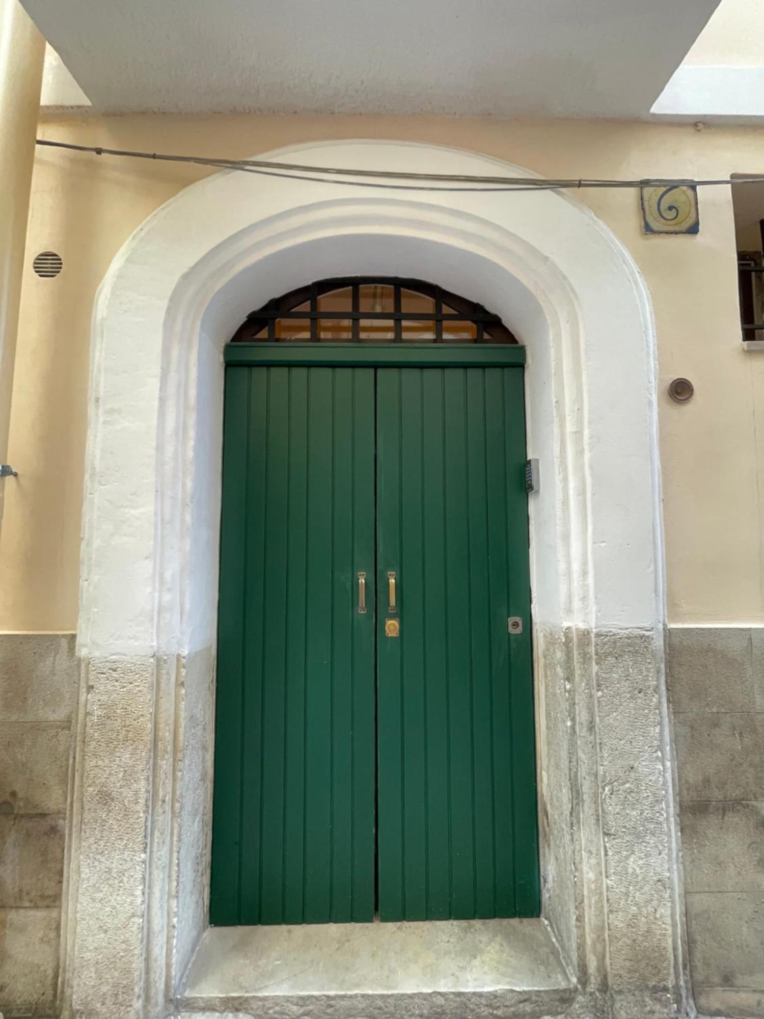 Il Serafino Holiday Suites Bari Exteriör bild